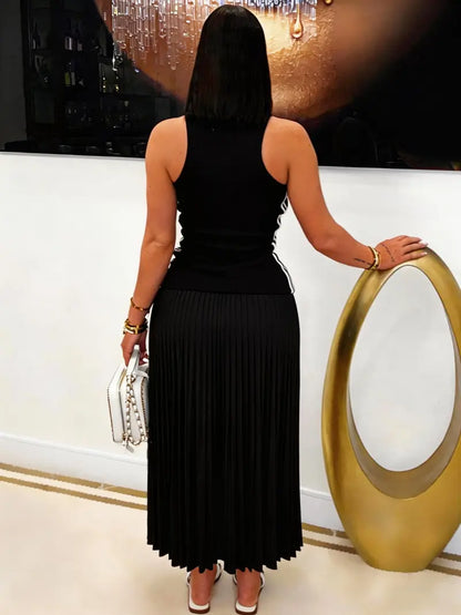 Women’s Curve-Defining Pleated Maxi Dress